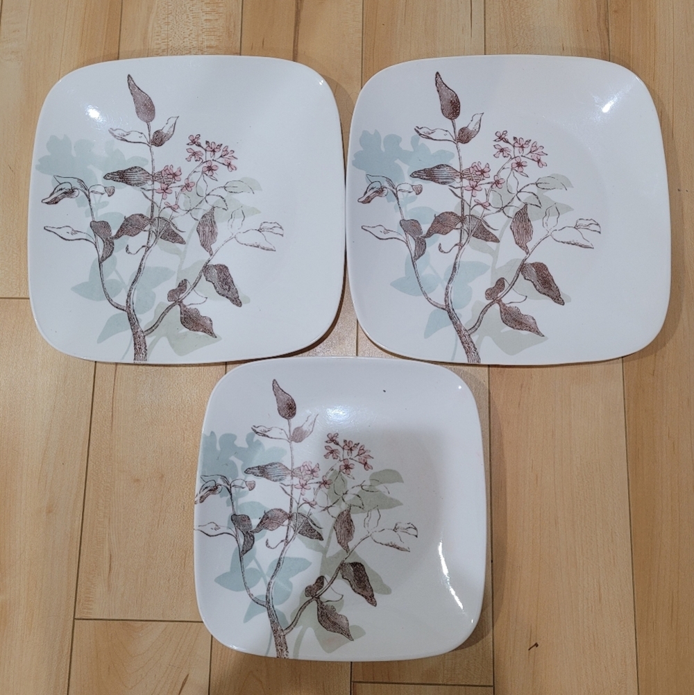 Corelle Twilight Grove, 2 dinner plates & 1 Medium Plate